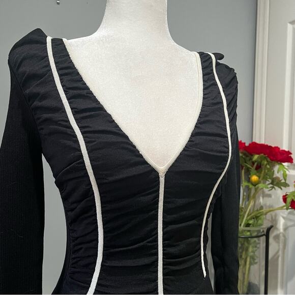 NEW Bebe Ruched Striped Plunge V-Neck Two Tone Fitted Long Sleeve Sweater S NWOT - Picture 2 of 15